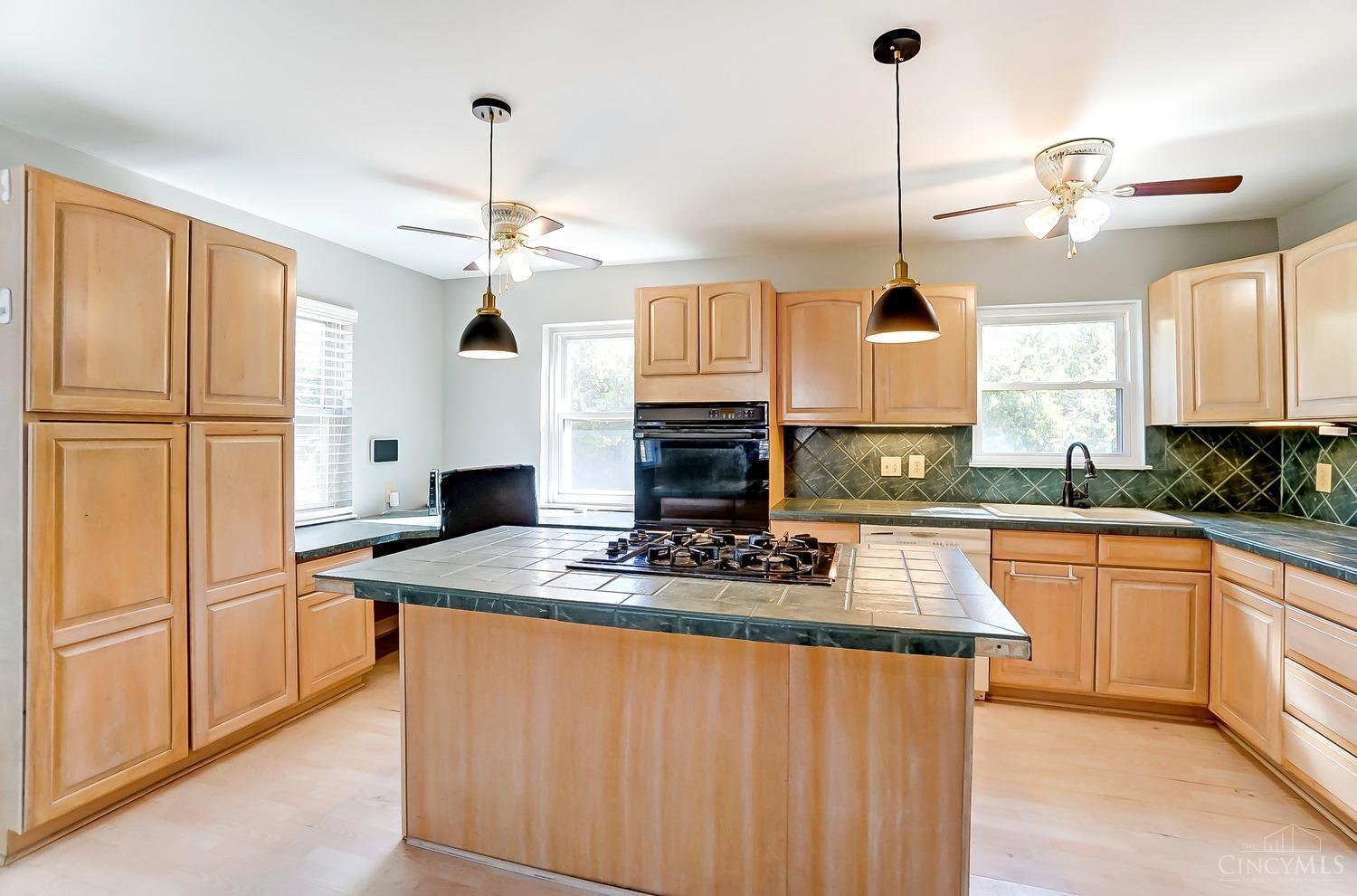 8167 Woodruff Road Cincinnati, OH 45255 - Photo 3 of 18