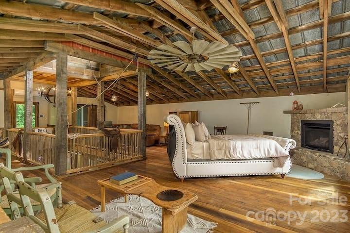 72 Scotchmans Road Waynesville, NC 28786 - Photo 20 of 46 a view of a couches with wooden floor