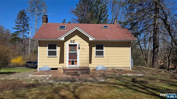$1,800 | 195 Snake Den Road, Bloomingdale, NJ 07465