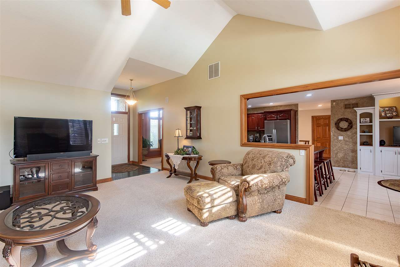 207 Hunters Ridge Auburn, IN 46706 - Photo 3 of 36 Gallery Image 3
