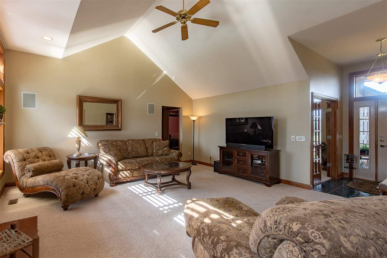 207 Hunters Ridge Auburn, IN 46706 - Photo 6 of 36 Gallery Image 6