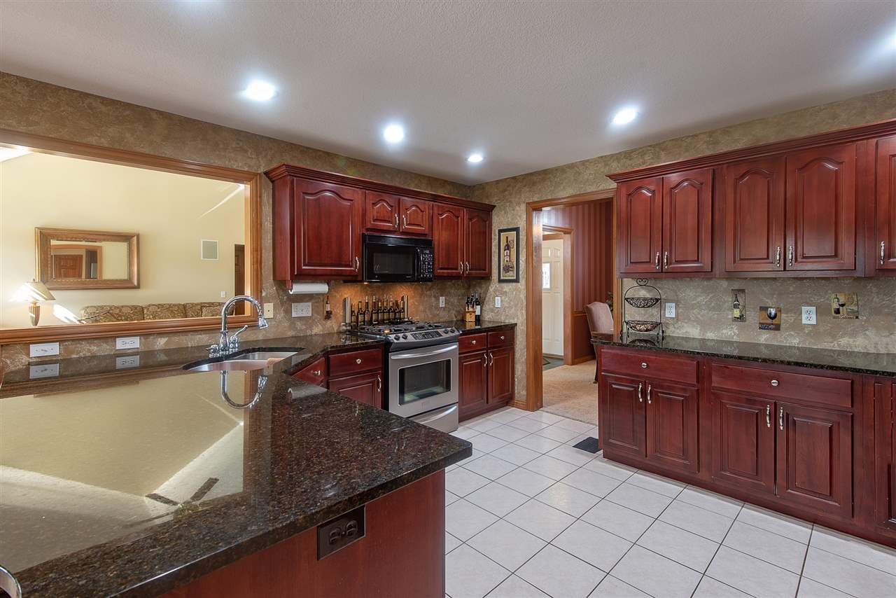 207 Hunters Ridge Auburn, IN 46706 - Photo 7 of 36 Gallery Image 7