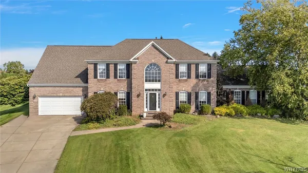 $799,900 | 7256 Edgewater Circle, Pendleton, NY 14120