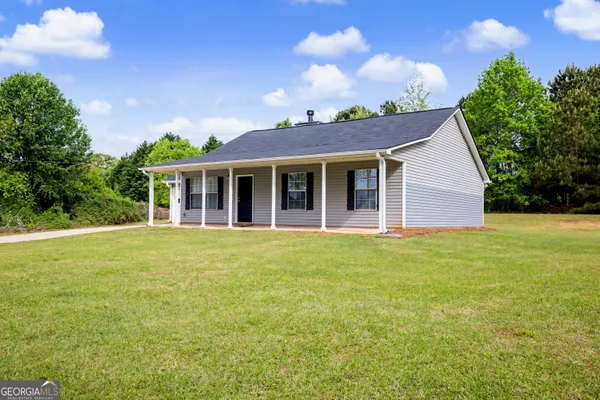 a view of a house with a backyard