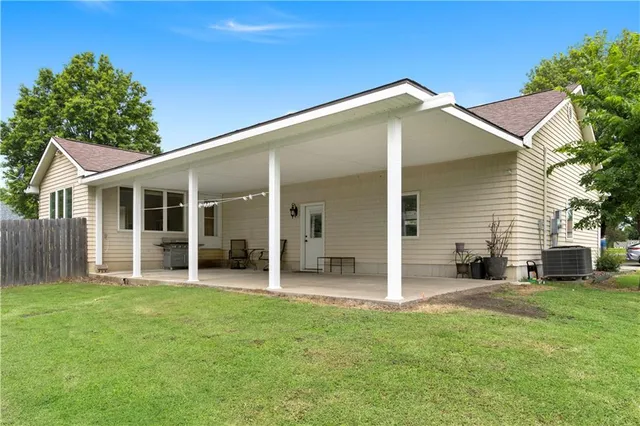 $279,999 | 12590 East Osage Nation Road, Nevada, MO 64772