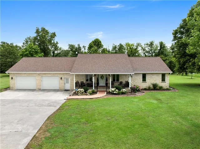 $279,999 | 12590 East Osage Nation Road, Nevada, MO 64772