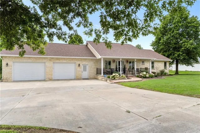 $279,999 | 12590 East Osage Nation Road, Nevada, MO 64772