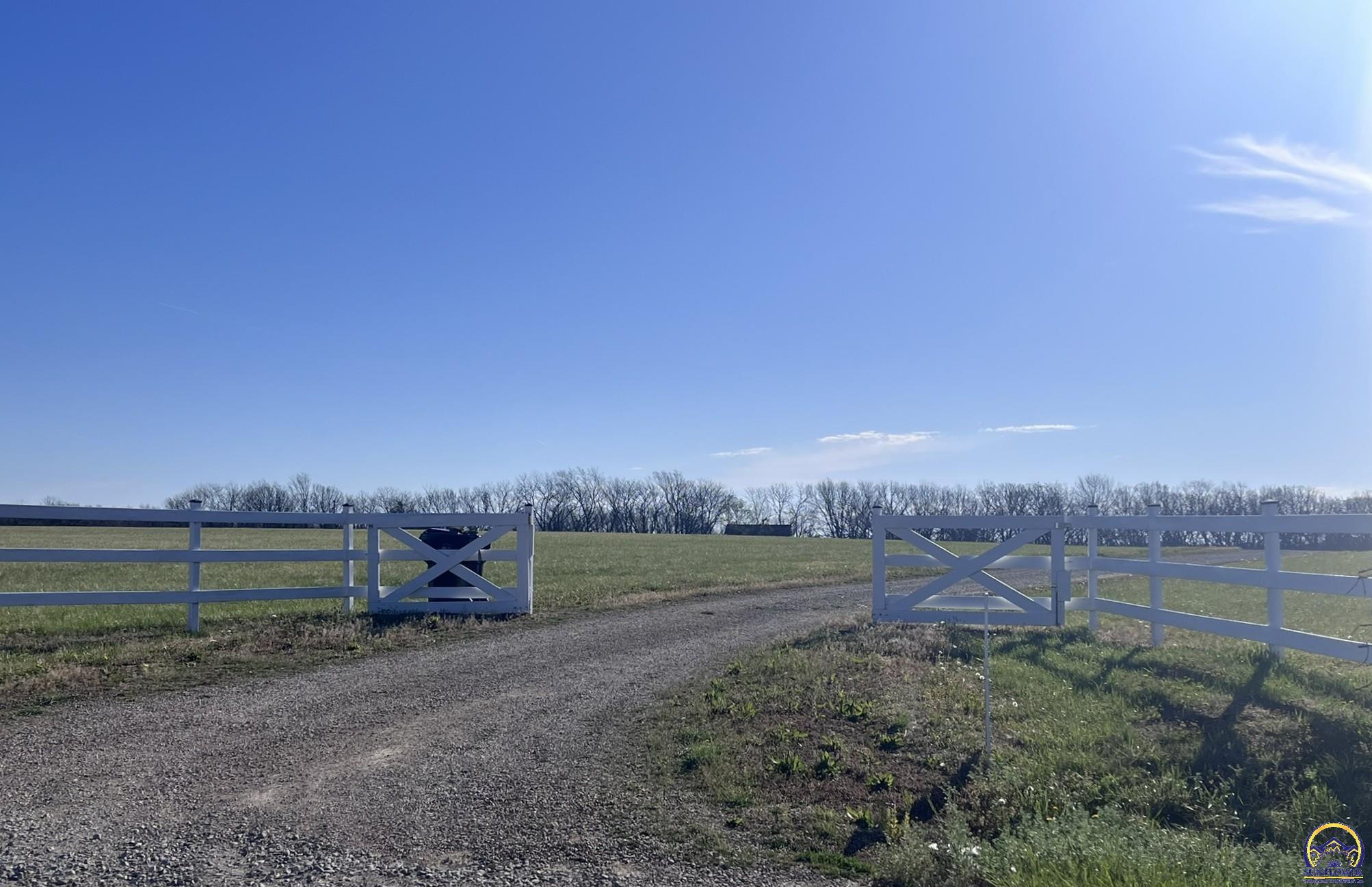6024 Southeast Stubbs Road Tecumseh, KS 66542 - Photo 29 of 38 Gate & Driveway