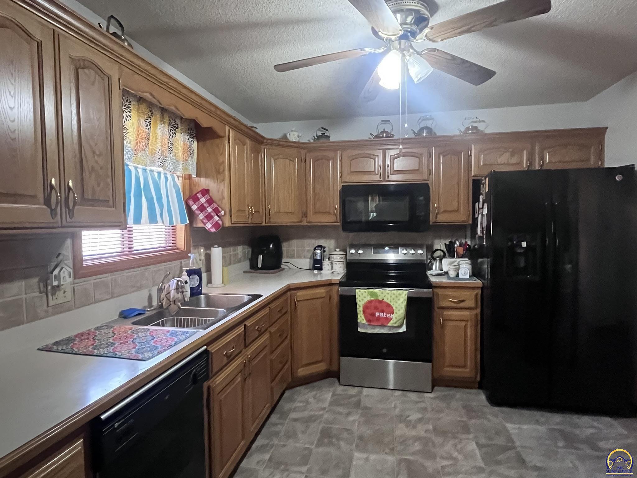 6024 Southeast Stubbs Road Tecumseh, KS 66542 - Photo 5 of 38