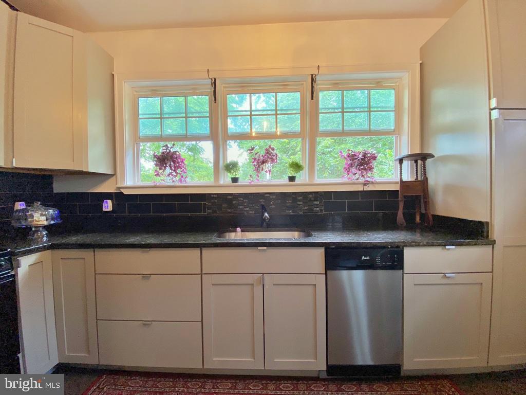 5117 Decatur Street Hyattsville, MD 20781 - Photo 10 of 23 Gallery Image 10