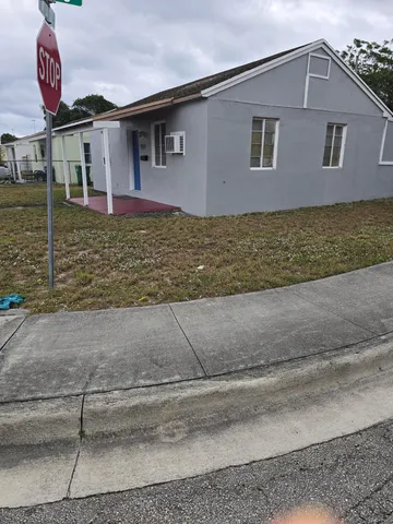 $239,000 | 595 West 3rd Street, Riviera Beach, FL 33404