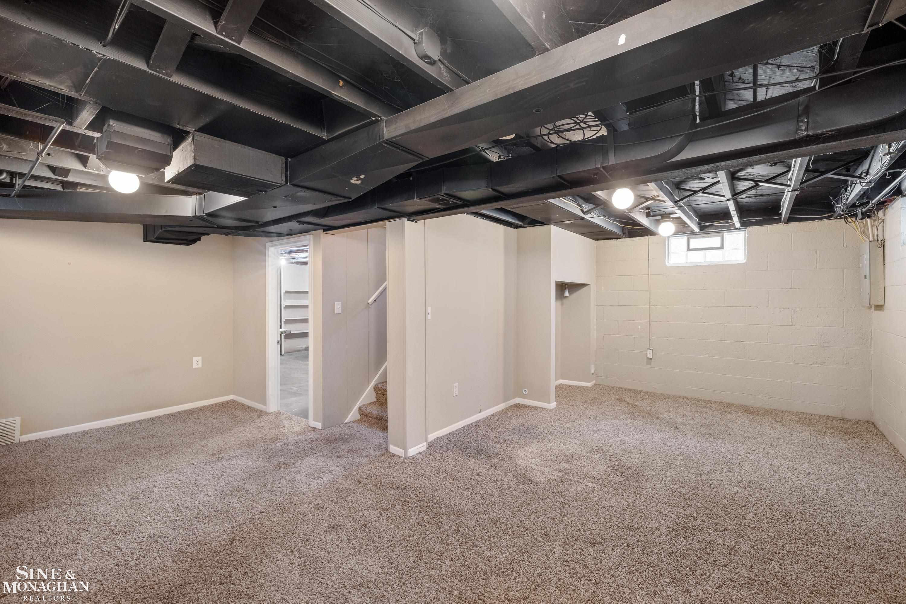 2073 Hampton Road Grosse Pointe Woods, MI 48236 - Photo 25 of 39