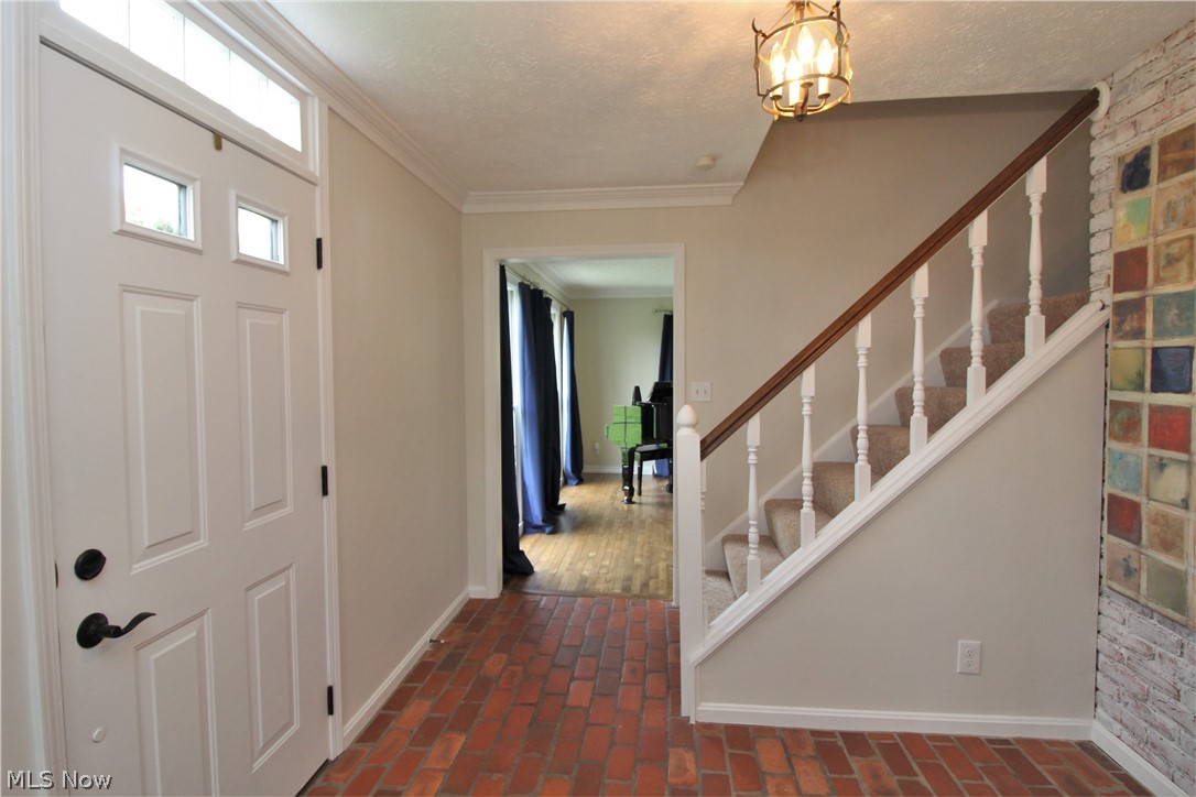 7225 Hayward Road Hudson, OH 44236 - Photo 3 of 31 Foyer