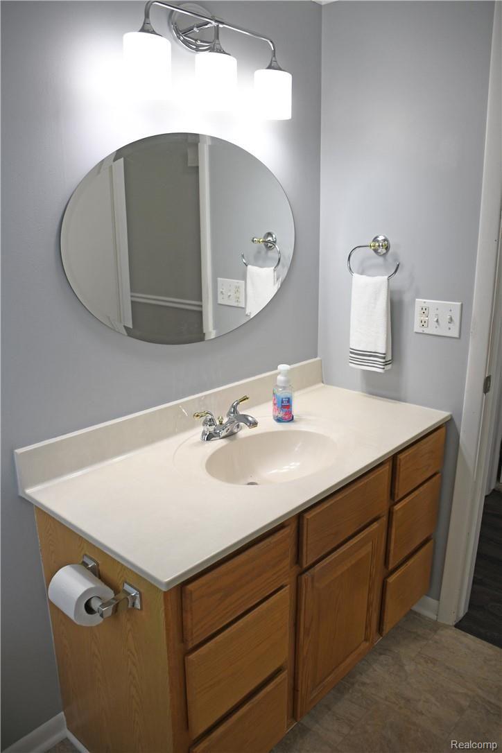 3090 Range Road Port Huron, MI 48060 - Photo 22 of 28 FULLBATH.jpg