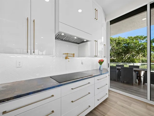 $2,300,000 | 1800 Benjamin Franklin Drive, Unit A102, Sarasota, FL 34236