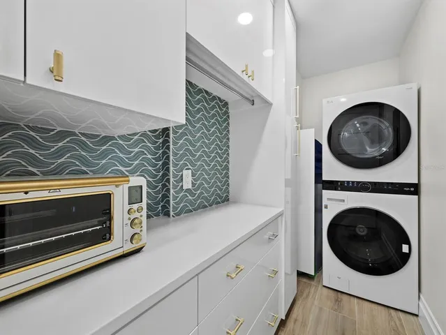 $2,300,000 | 1800 Benjamin Franklin Drive, Unit A102, Sarasota, FL 34236