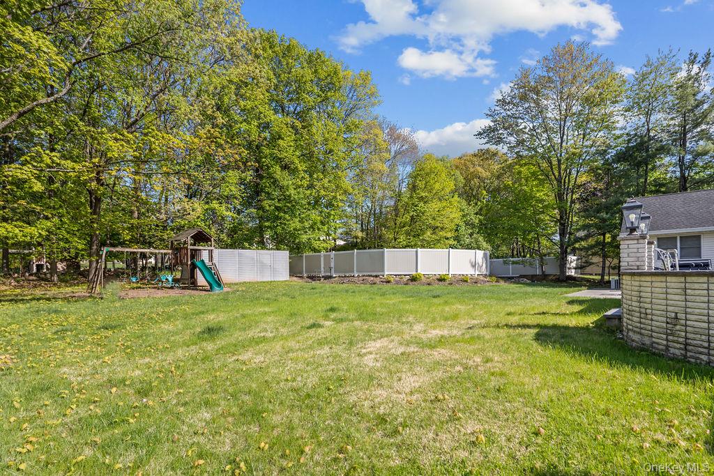 10 Elyise Road Monsey, NY 10952 - Photo 36 of 40 a backyard of a house with table and chairs