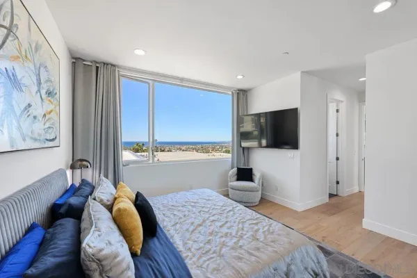 $3,199,000 | 4545 Newport Avenue, San Diego, CA 92107