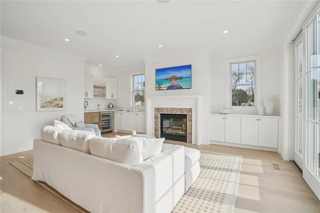 $1,899,000 | 4 Lookout Lane, Portsmouth, RI 02871