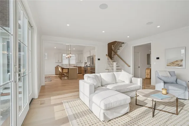 $1,899,000 | 4 Lookout Lane, Portsmouth, RI 02871