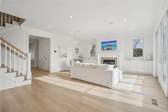 $1,899,000 | 4 Lookout Lane, Portsmouth, RI 02871