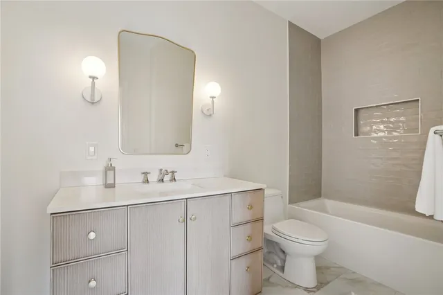 $1,899,000 | 4 Lookout Lane, Portsmouth, RI 02871