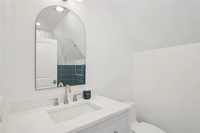 $1,899,000 | 4 Lookout Lane, Portsmouth, RI 02871