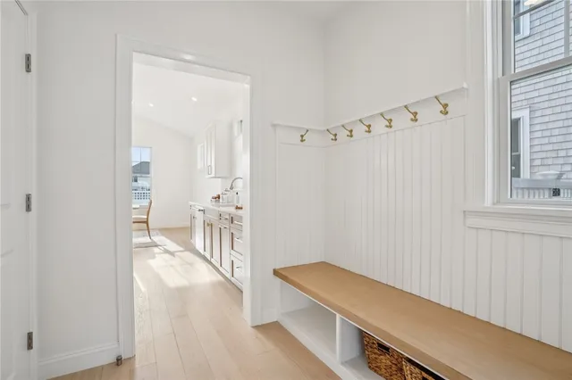 $1,899,000 | 4 Lookout Lane, Portsmouth, RI 02871