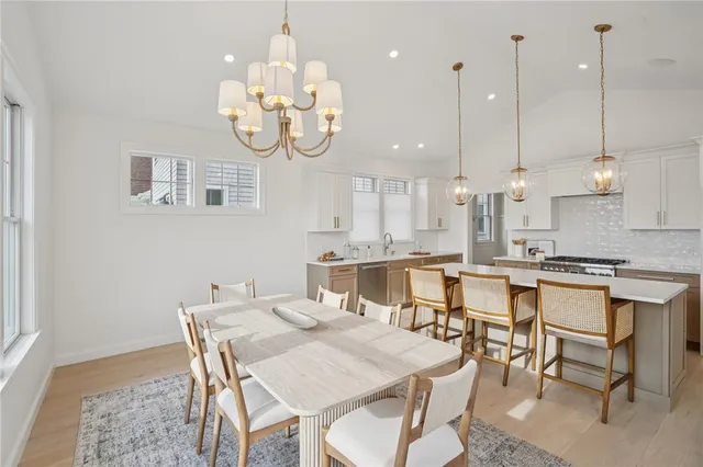 $1,899,000 | 4 Lookout Lane, Portsmouth, RI 02871