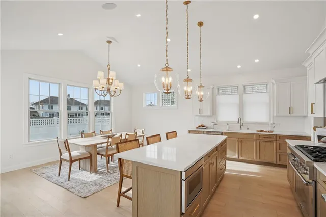 $1,899,000 | 4 Lookout Lane, Portsmouth, RI 02871