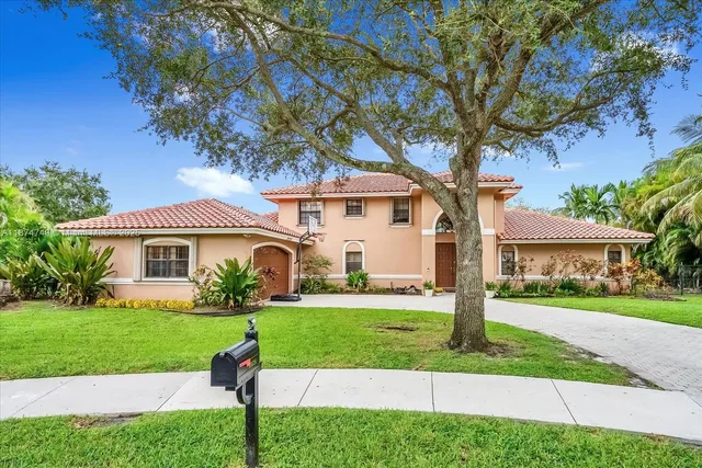 $1,075,000 | 10424 Southwest 17th Manor, Davie, FL 33324