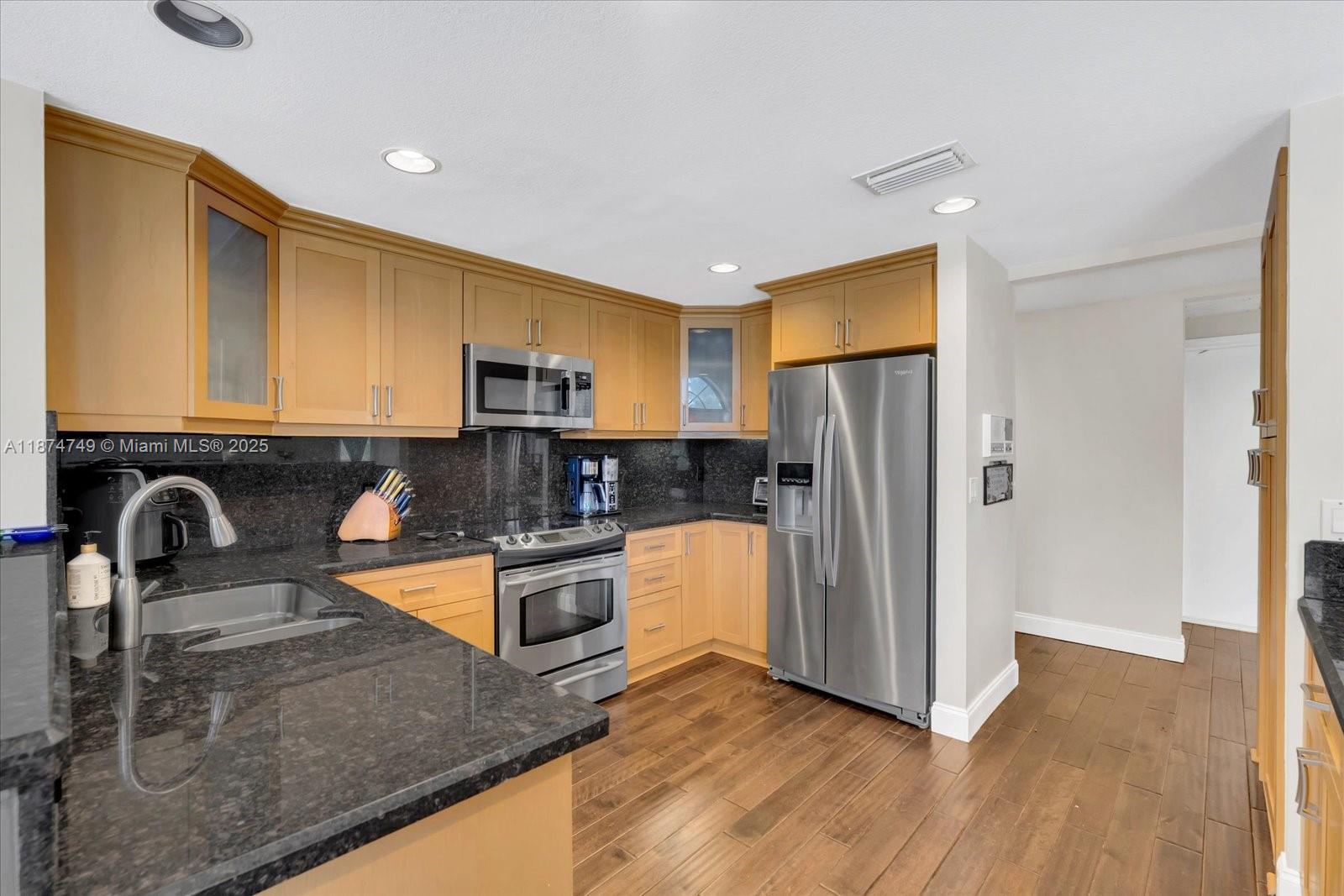 10424 Southwest 17th Manor Davie, FL 33324 - Photo 11 of 42