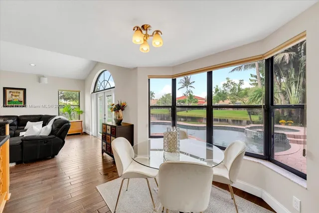 $1,075,000 | 10424 Southwest 17th Manor, Davie, FL 33324