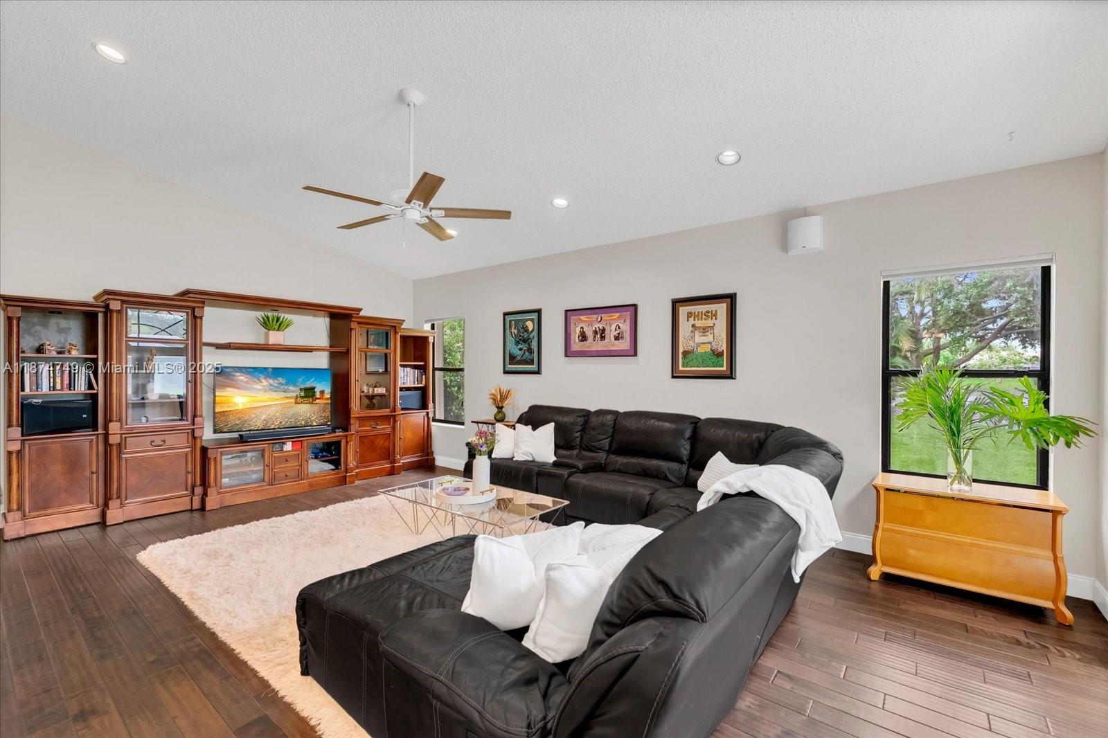 10424 Southwest 17th Manor Davie, FL 33324 - Photo 15 of 42