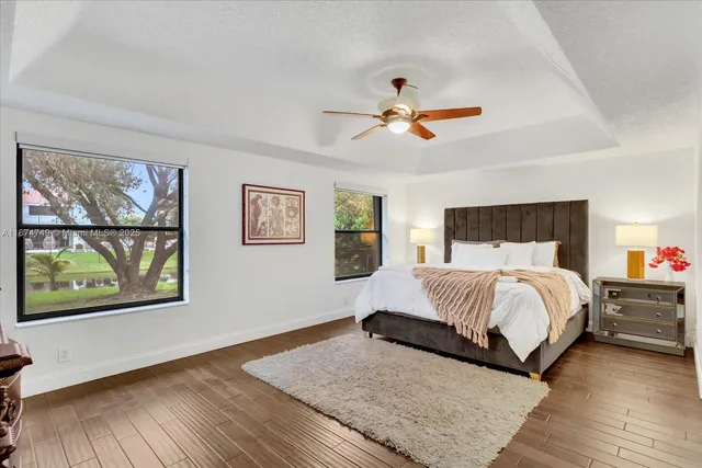 $1,075,000 | 10424 Southwest 17th Manor, Davie, FL 33324