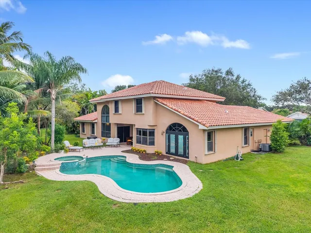 $1,075,000 | 10424 Southwest 17th Manor, Davie, FL 33324
