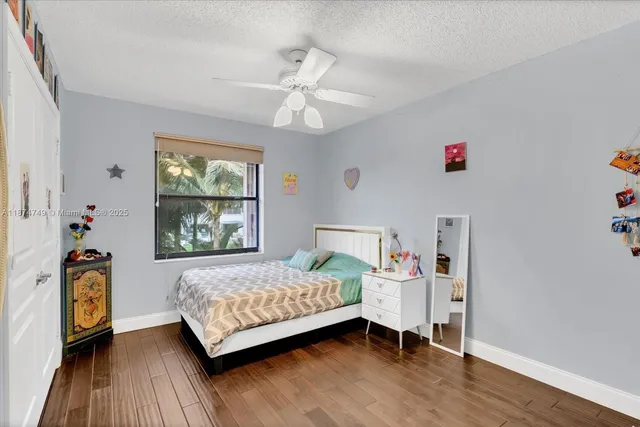 $1,075,000 | 10424 Southwest 17th Manor, Davie, FL 33324