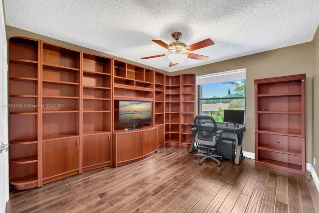 $1,075,000 | 10424 Southwest 17th Manor, Davie, FL 33324