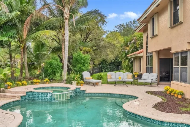 $1,075,000 | 10424 Southwest 17th Manor, Davie, FL 33324