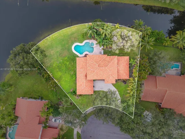 $1,075,000 | 10424 Southwest 17th Manor, Davie, FL 33324
