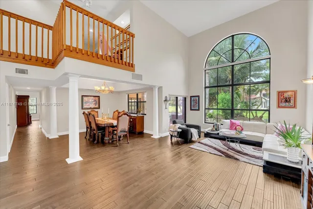 $1,075,000 | 10424 Southwest 17th Manor, Davie, FL 33324