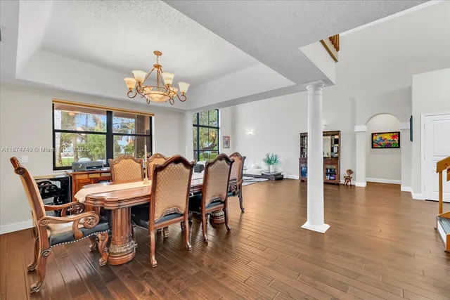 $1,075,000 | 10424 Southwest 17th Manor, Davie, FL 33324