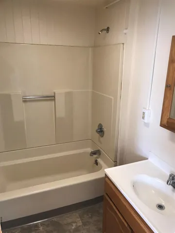 $975 | 16 Cataract Street, Unit 2, Cohoes, NY 12047