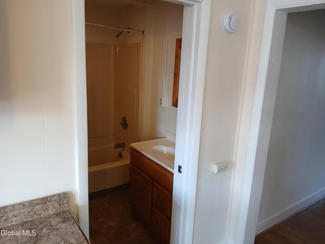 $975 | 16 Cataract Street, Unit 2, Cohoes, NY 12047