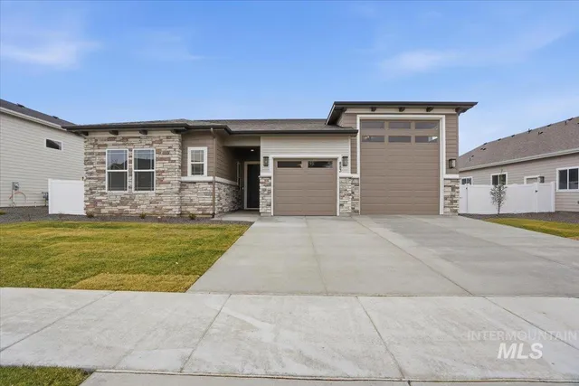 $799,990 | 883 North Falling Water Way, Eagle, ID 83616