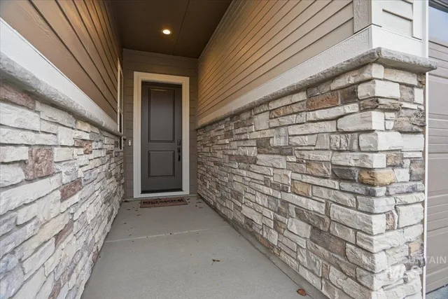 $799,990 | 883 North Falling Water Way, Eagle, ID 83616