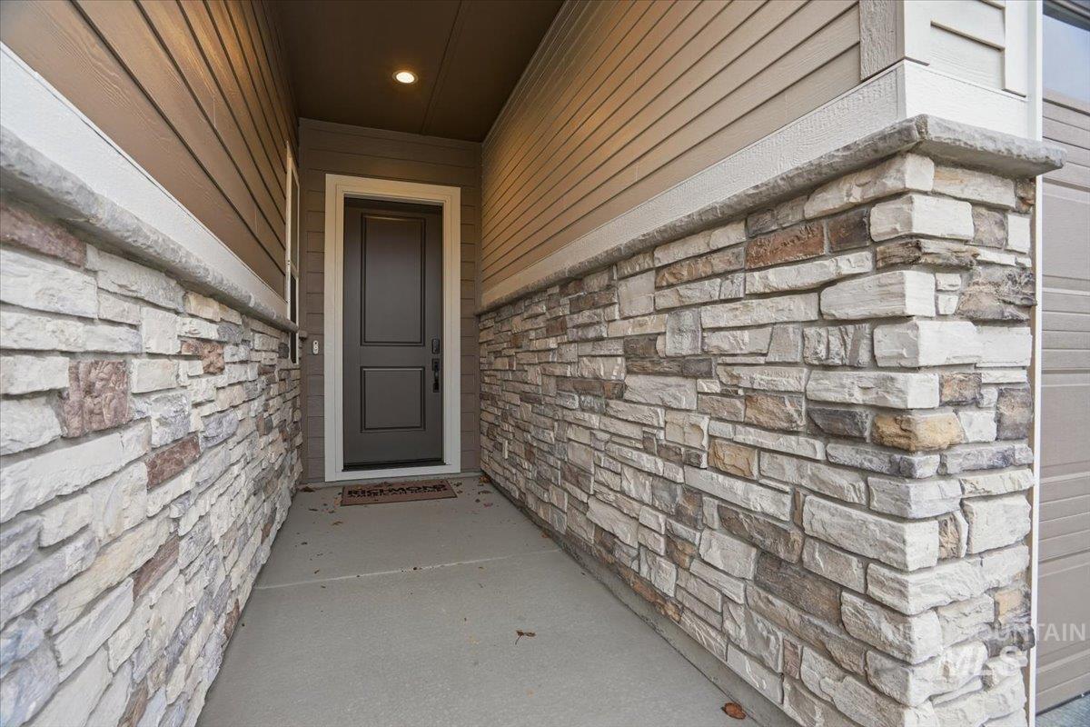 883 North Falling Water Way Eagle, ID 83616 - Photo 2 of 42