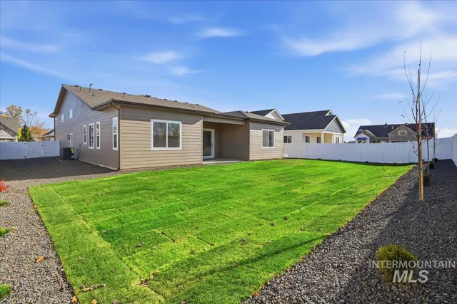 $799,990 | 883 North Falling Water Way, Eagle, ID 83616