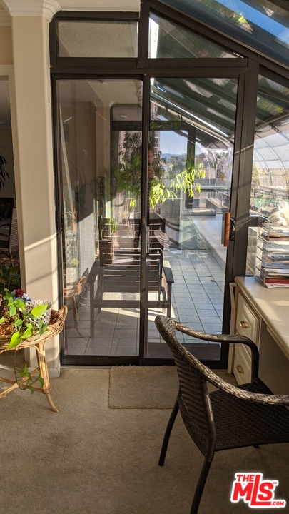880 West 1st Street, Unit 603 Los Angeles, CA 90012 - Photo 22 of 54 a view of a room with gym equipment
