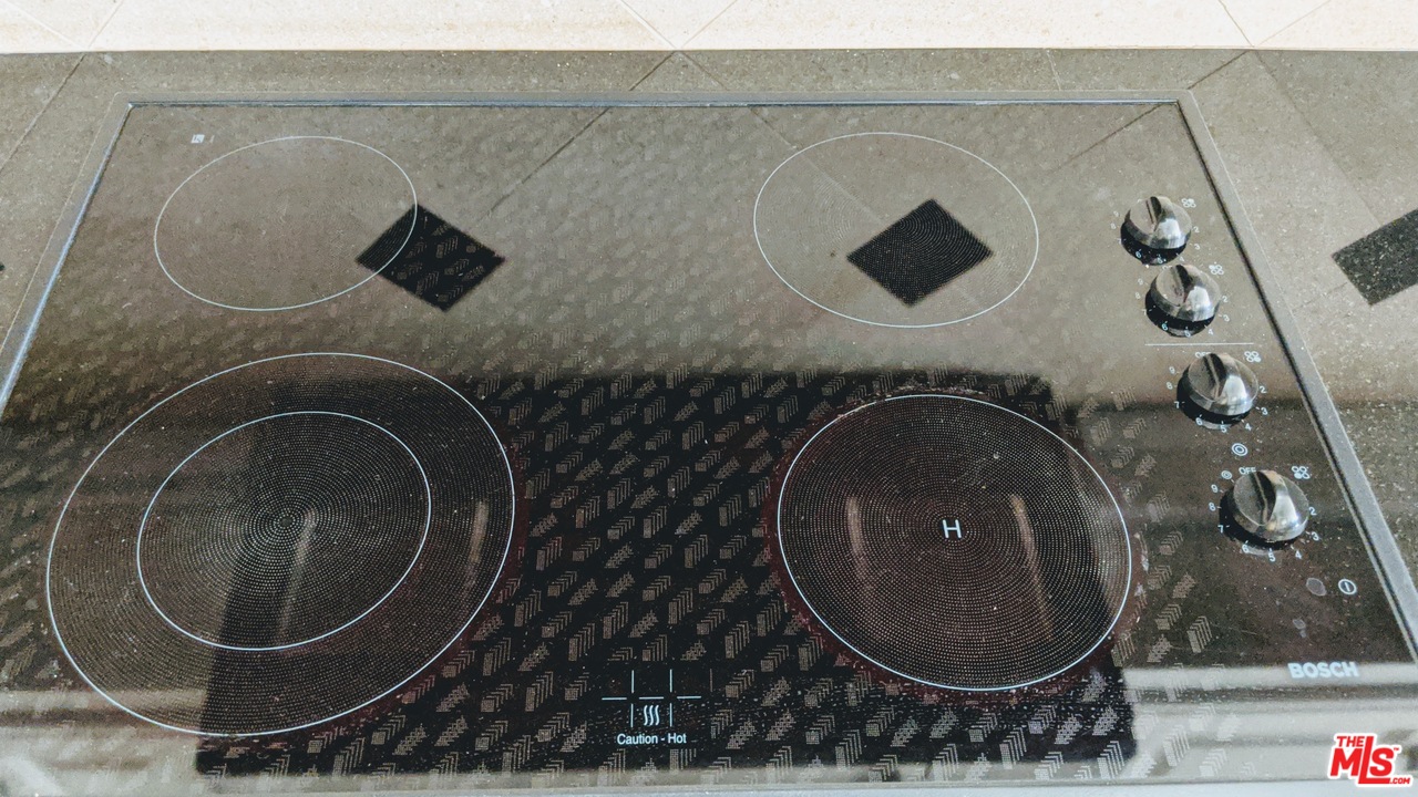 880 West 1st Street, Unit 603 Los Angeles, CA 90012 - Photo 31 of 54 with close view of a utility room with dryer and washer